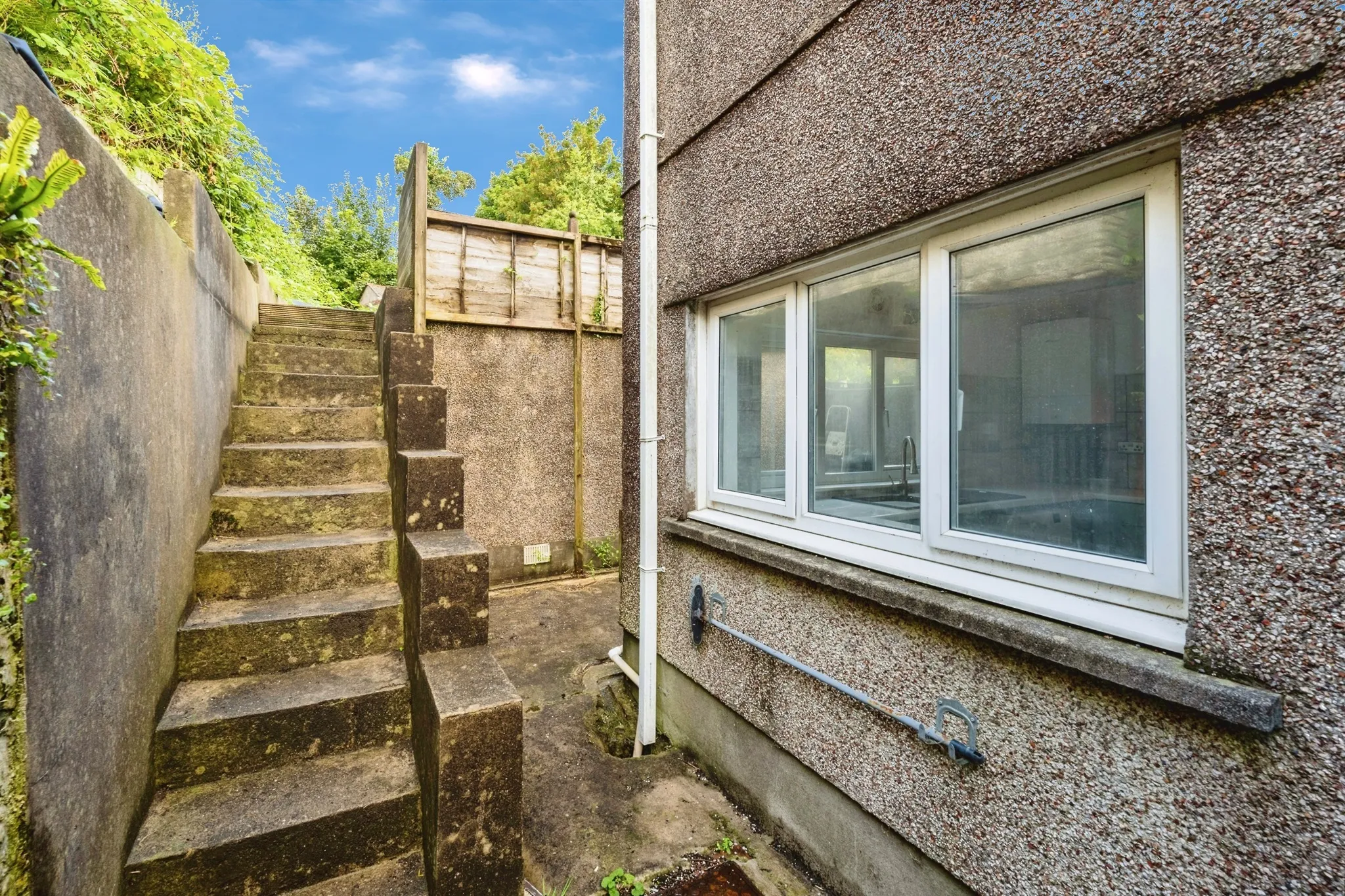 3 bed End of Terrace