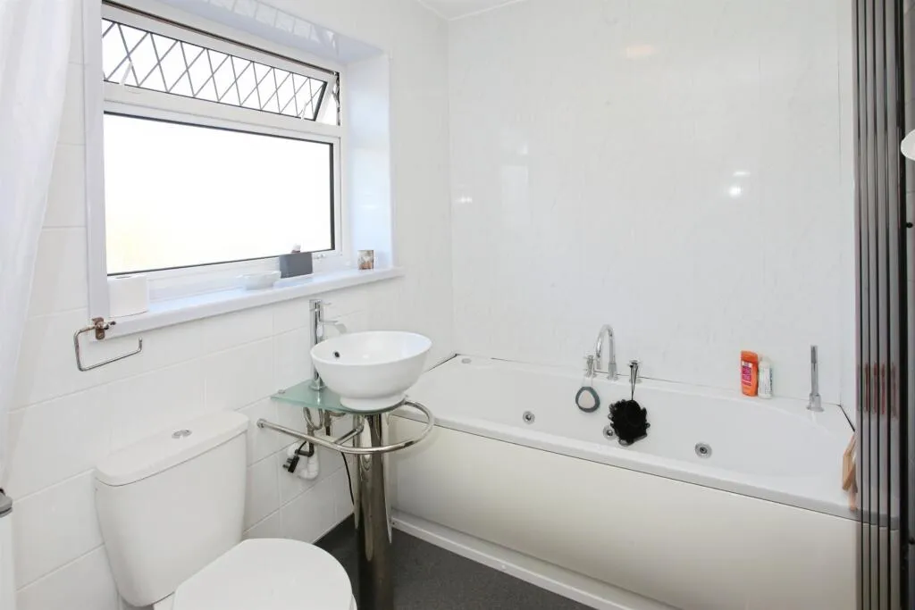 1 bed Semi-Detached