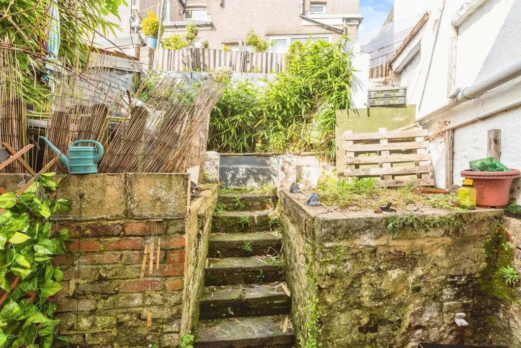 2 bed Terraced