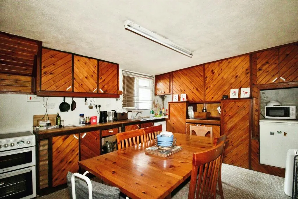 5 bed Terraced