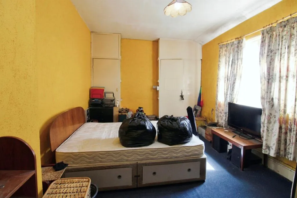 5 bed Terraced