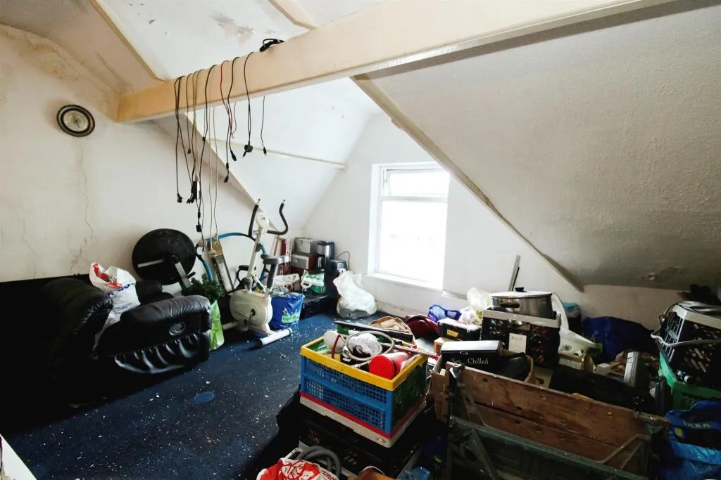 5 bed Terraced