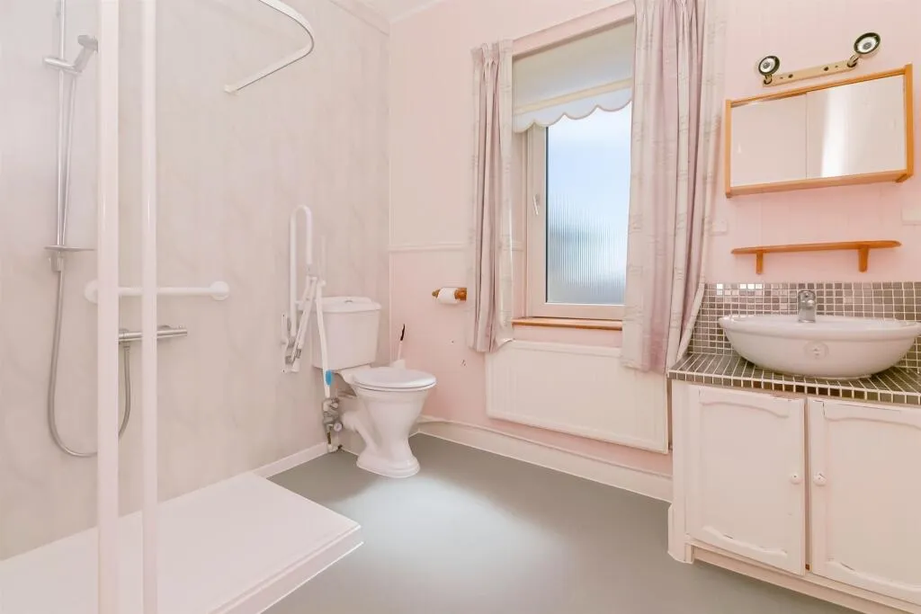 4 bed Terraced