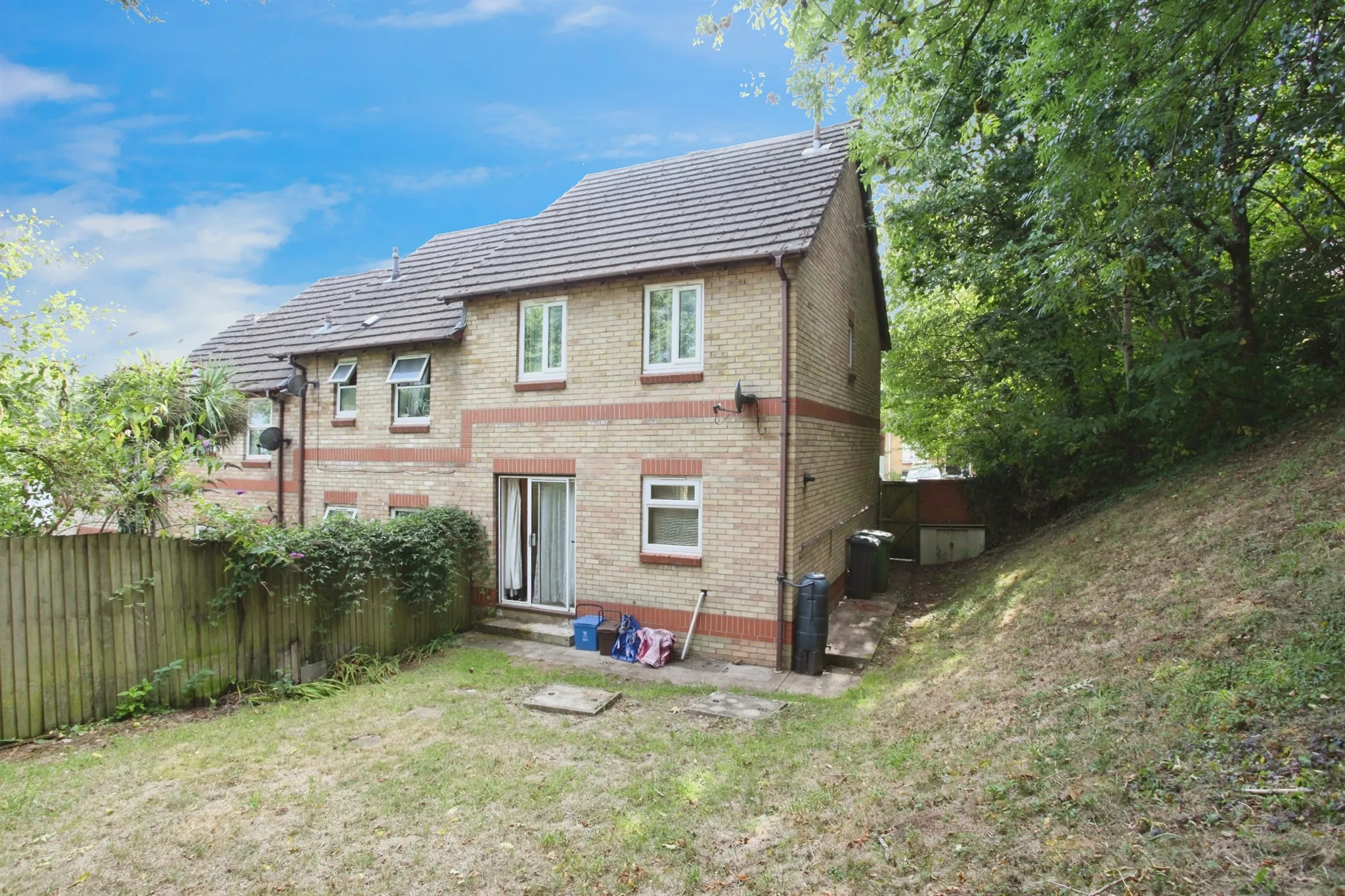 3 bed End of Terrace
