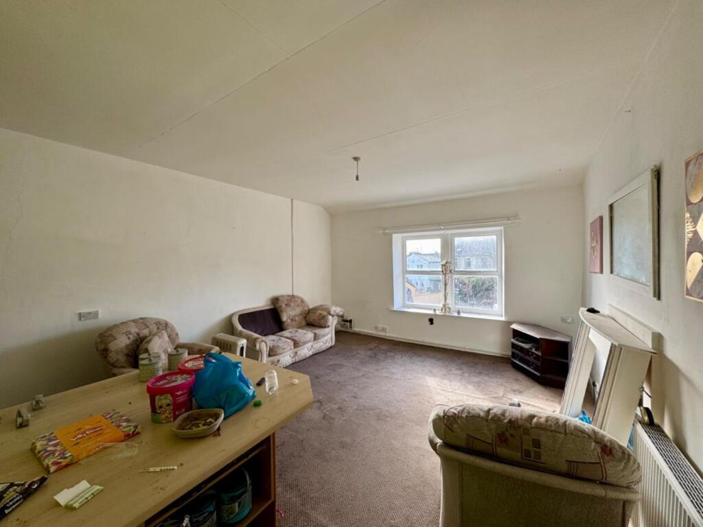 5 bed Block of Apartments