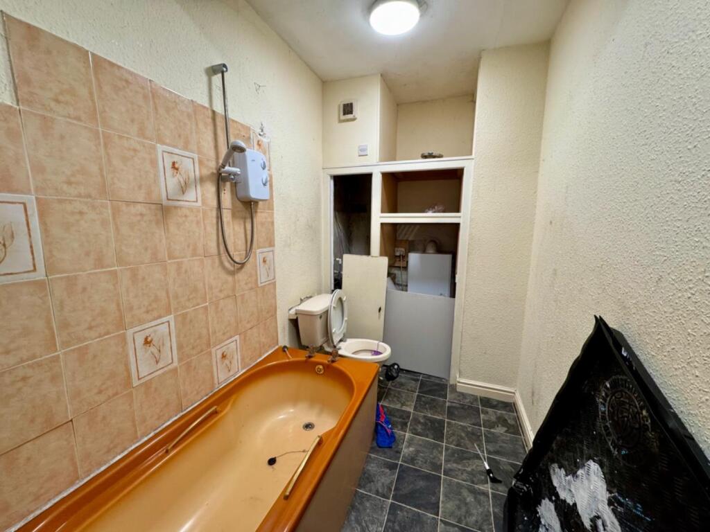 5 bed Block of Apartments