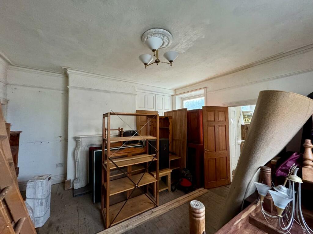 3 bed End of Terrace