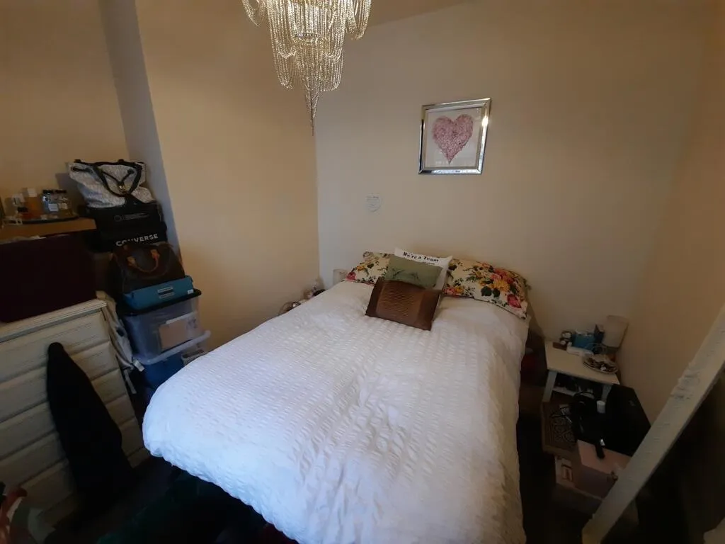 2 bed Hairdresser / Barber Shop