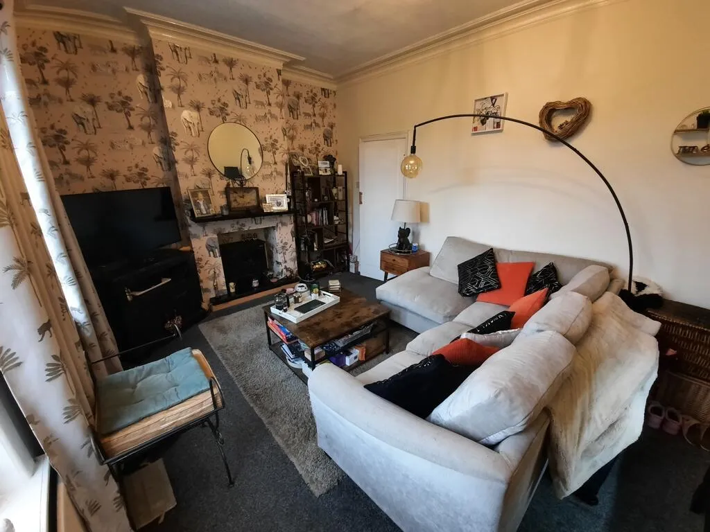 2 bed Hairdresser / Barber Shop