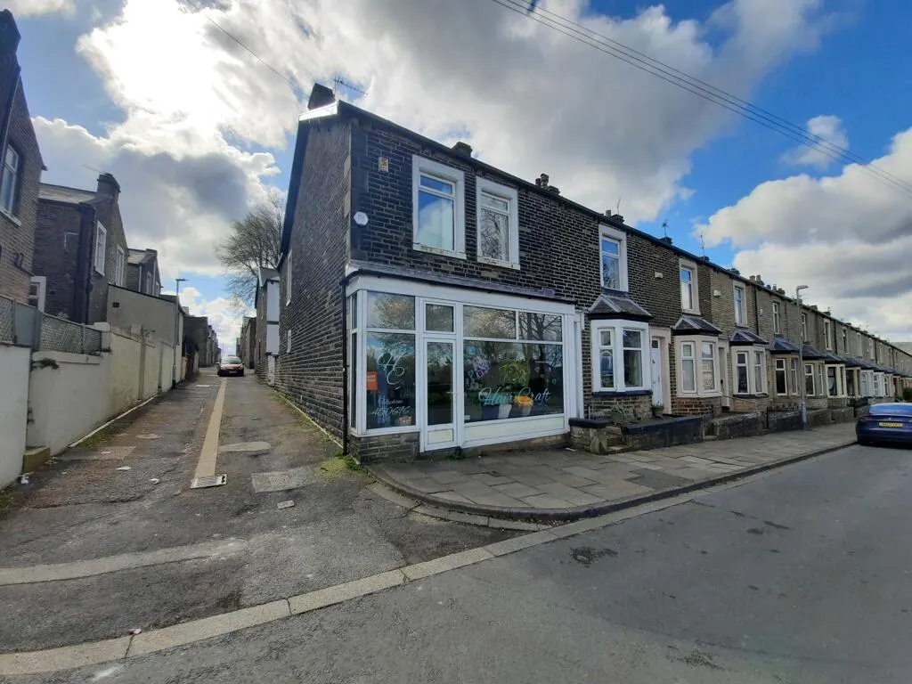 2 bed Hairdresser / Barber Shop