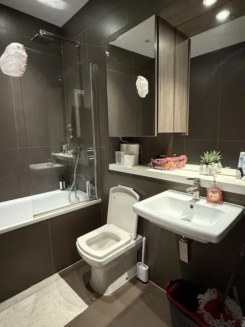 Flat 25 Trinity Square, 29-53 Staines Road, Hounslow, Middlesex