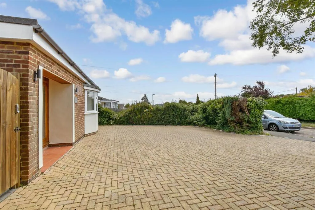 3 bed Detached Bungalow