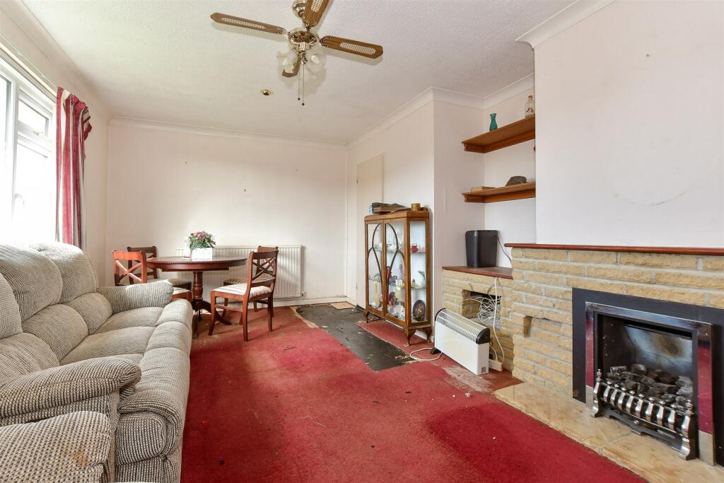 2 bed Detached