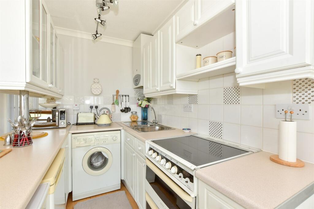 2 bed House