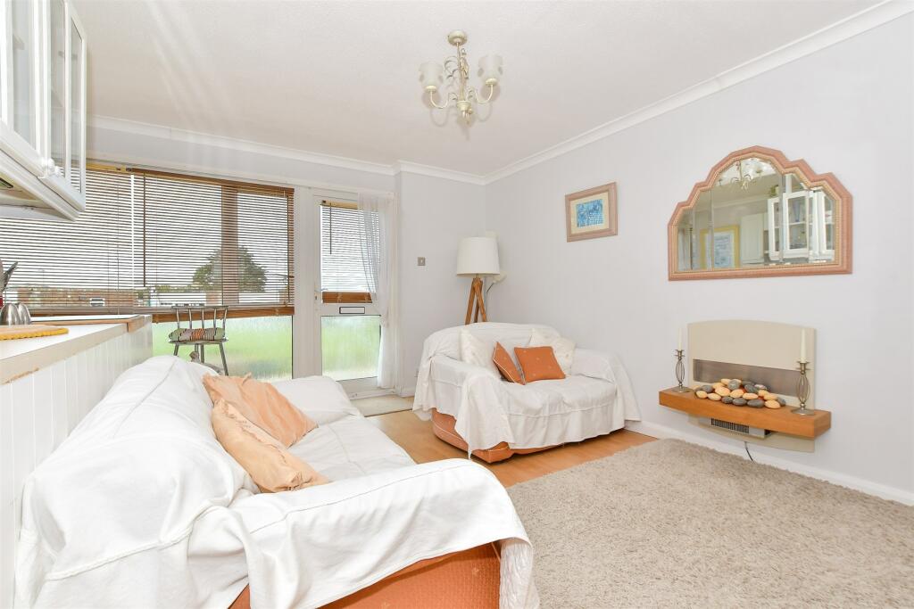 2 bed House