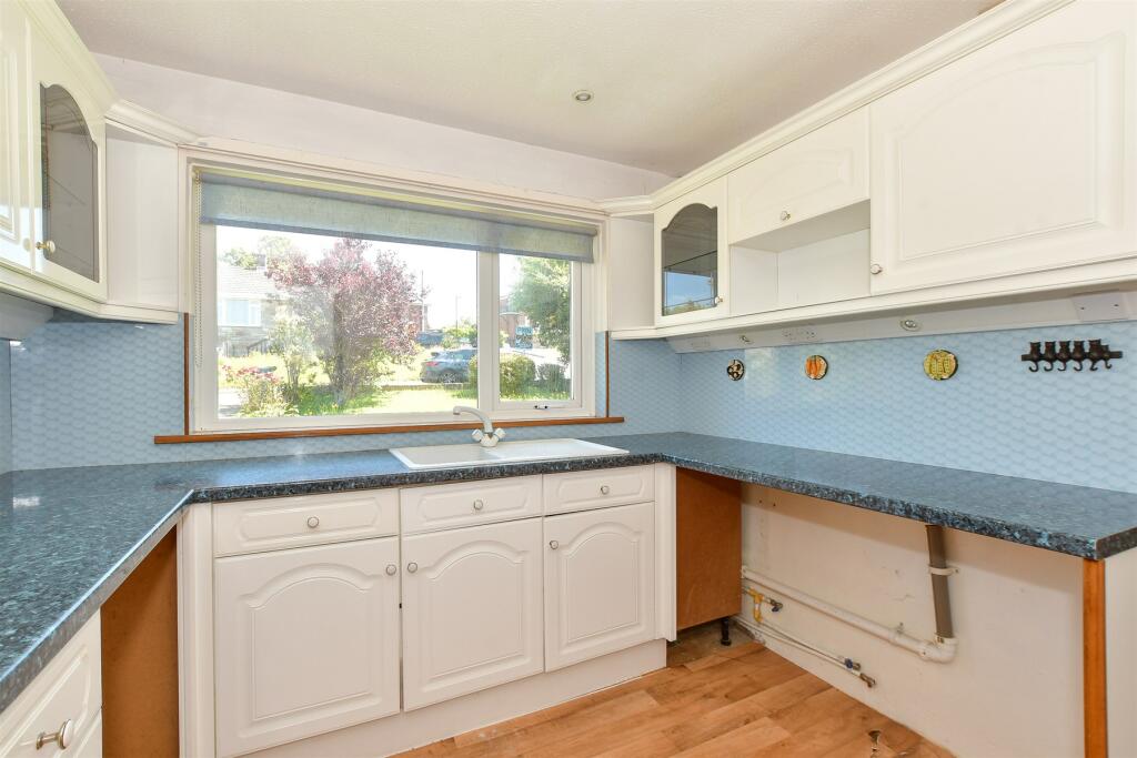 2 bed Detached Bungalow