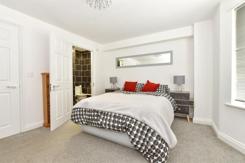 3 bed Town House