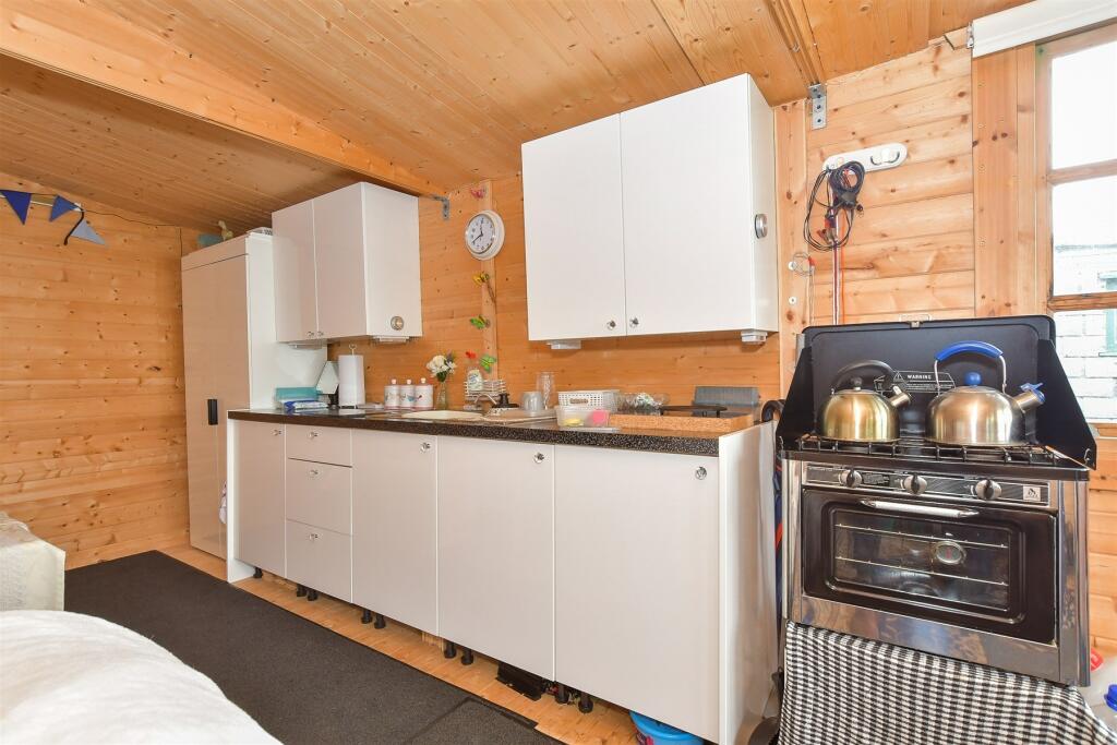 1 bed Beach Hut