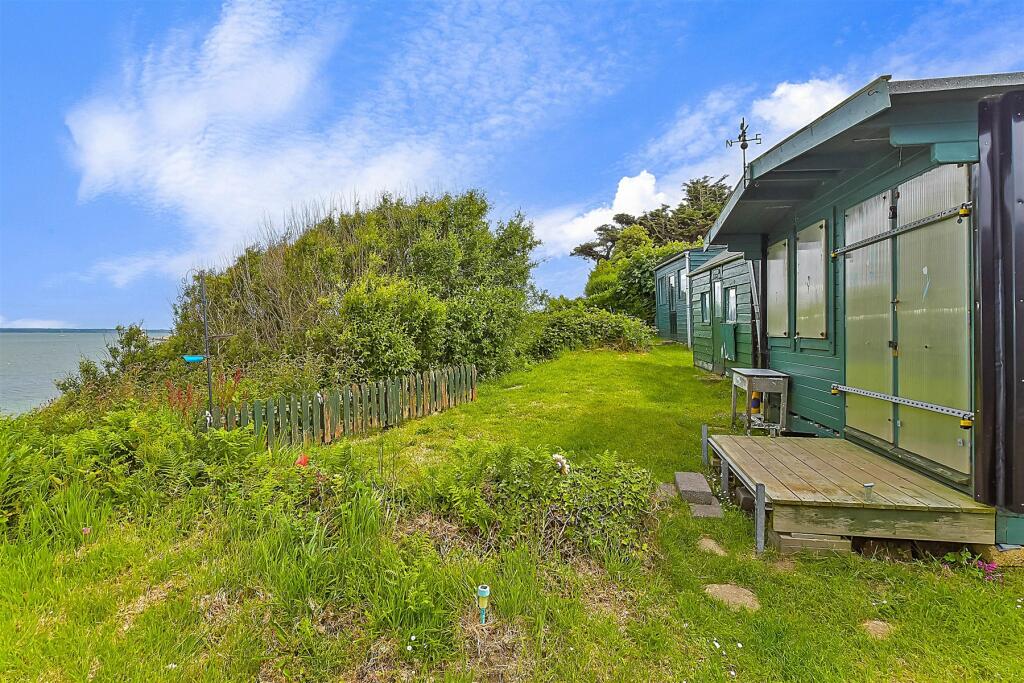 1 bed Beach Hut