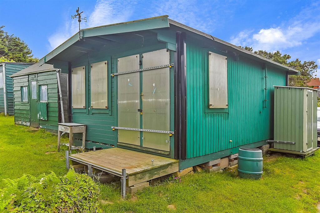 1 bed Beach Hut