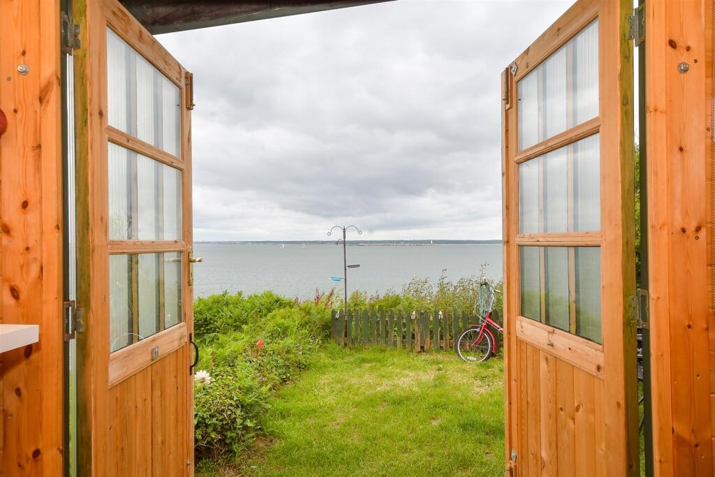 1 bed Beach Hut
