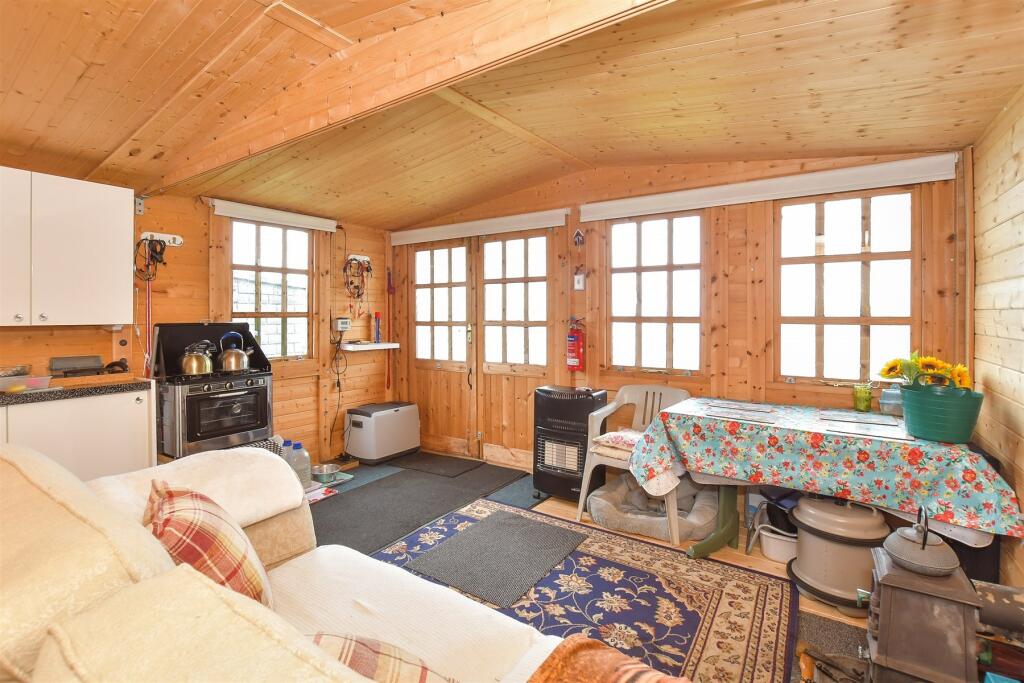 1 bed Beach Hut