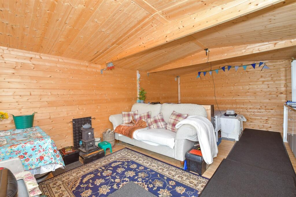 1 bed Beach Hut