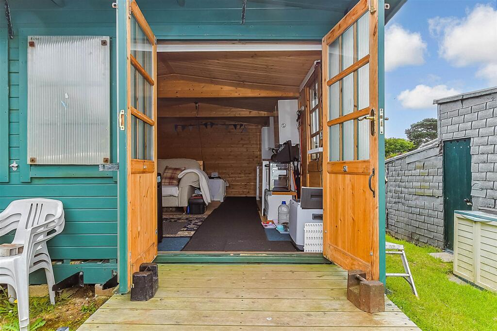 1 bed Beach Hut