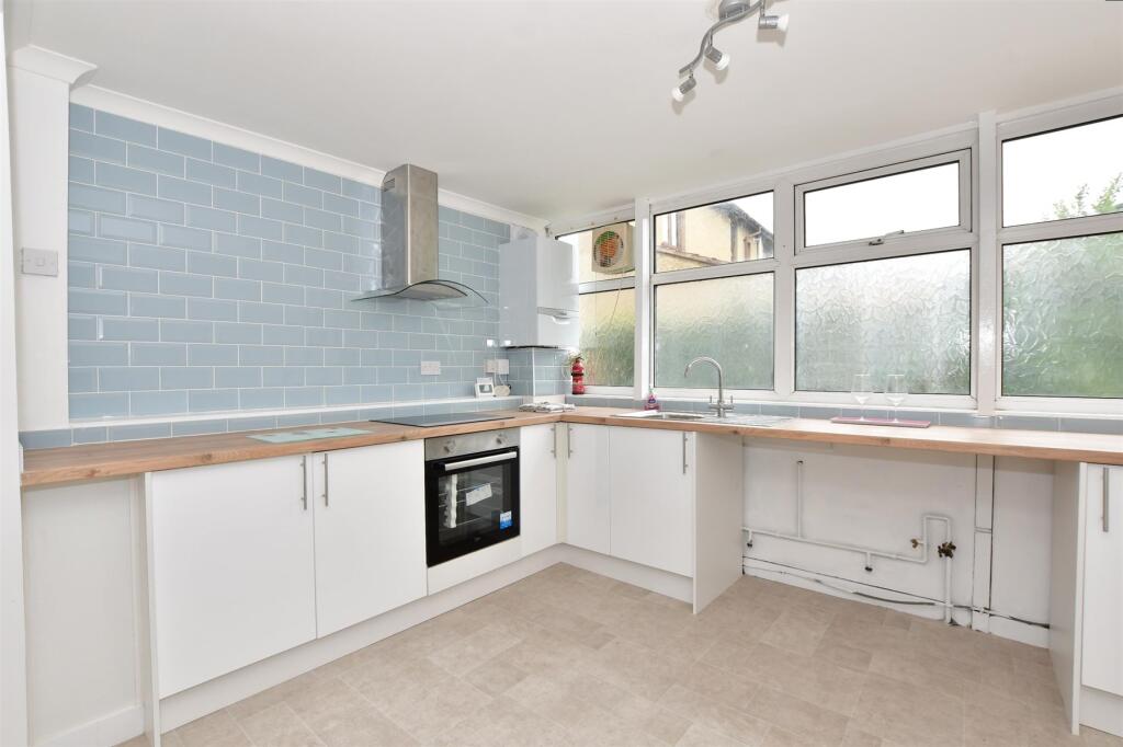 4 bed Semi-Detached