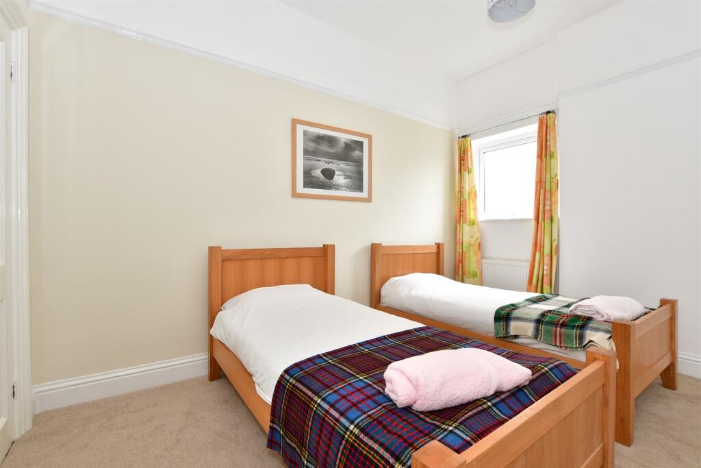4 bed Semi-Detached