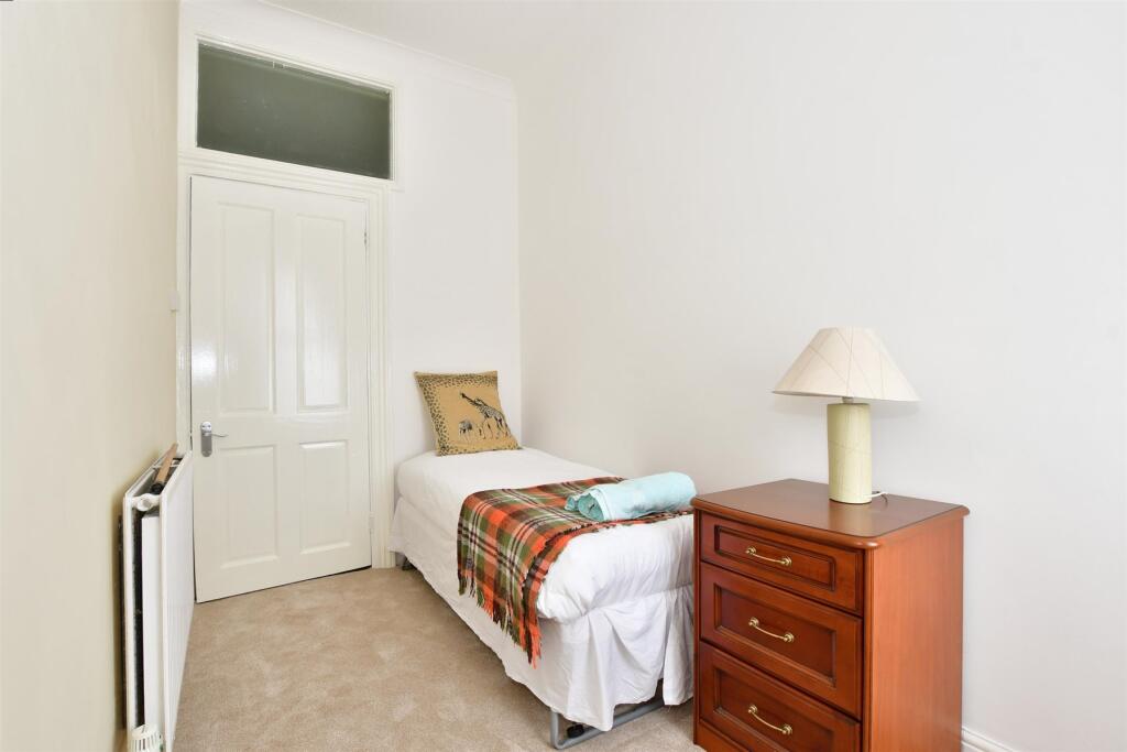 4 bed Semi-Detached