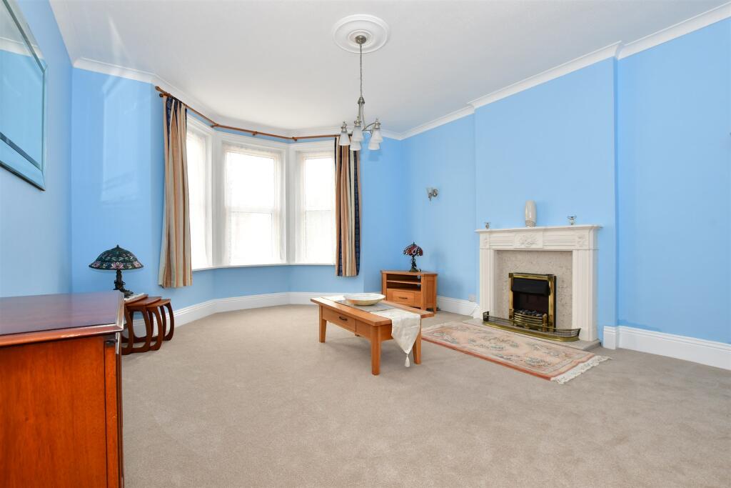 4 bed Semi-Detached