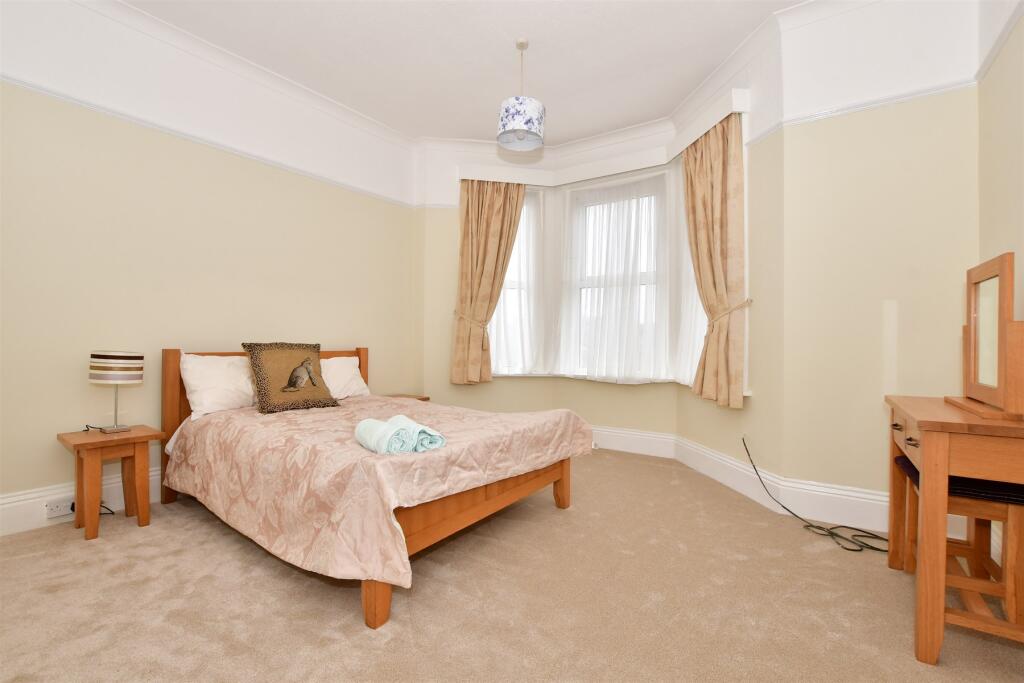 4 bed Semi-Detached