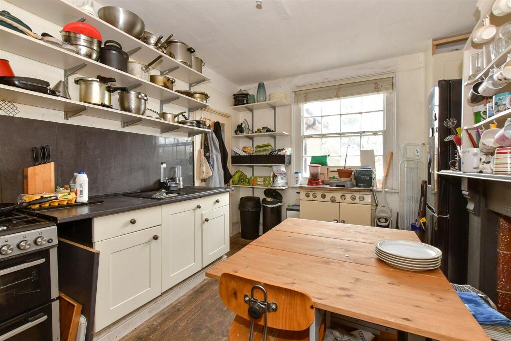 4 bed End of Terrace