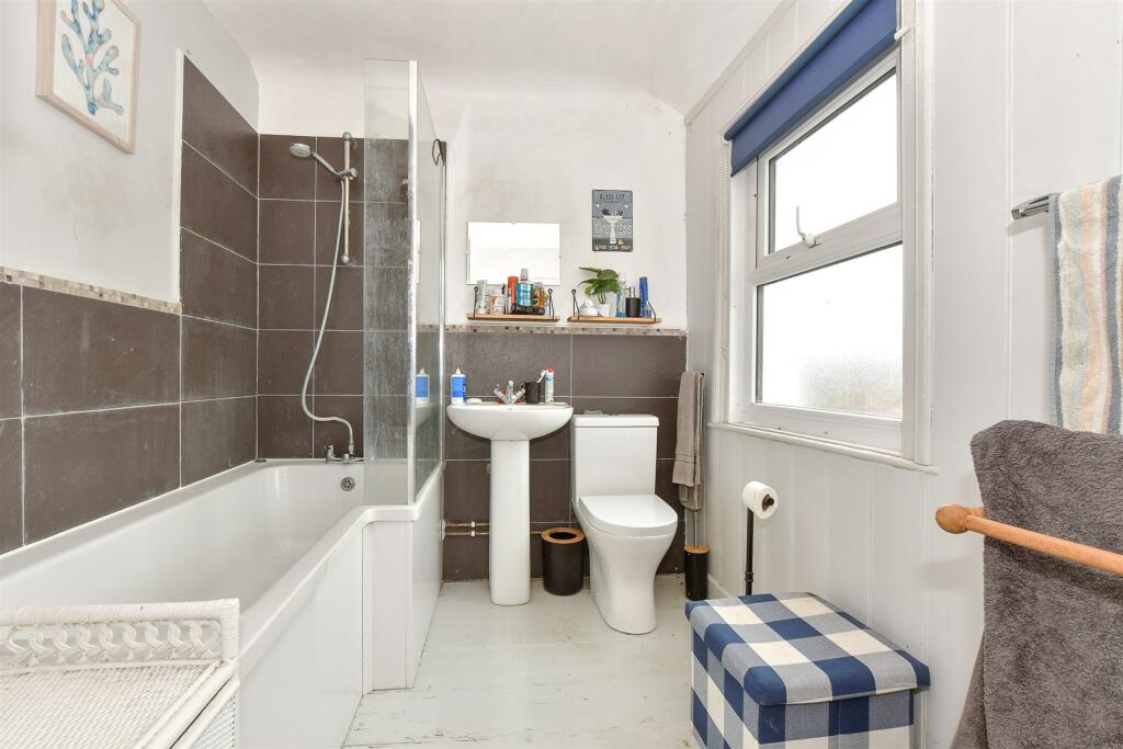 4 bed End of Terrace