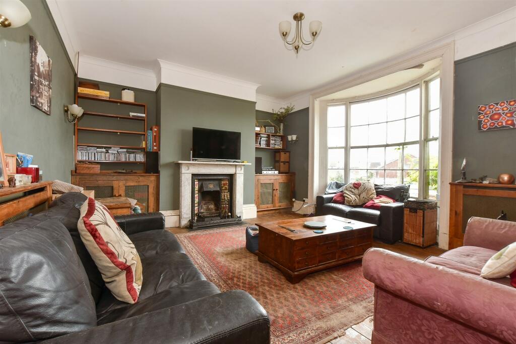 4 bed End of Terrace