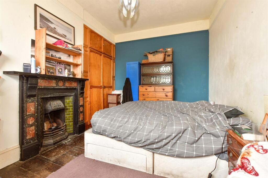 4 bed End of Terrace