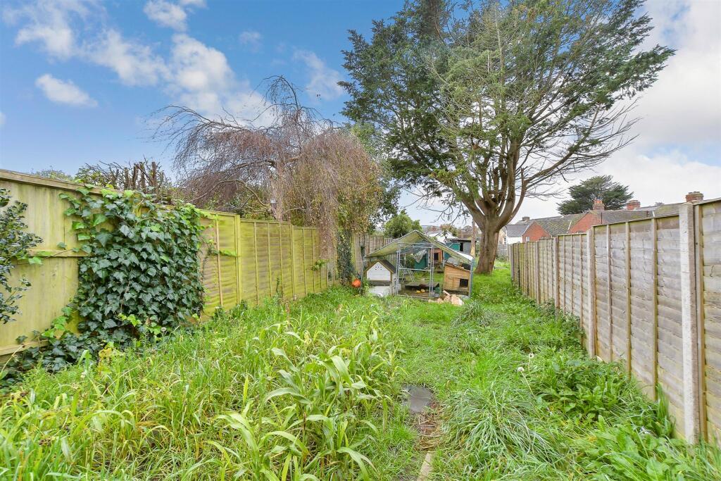 4 bed End of Terrace