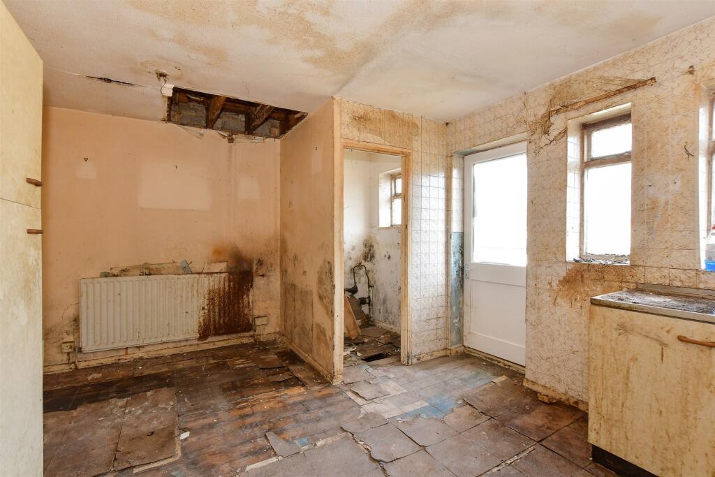 3 bed End of Terrace