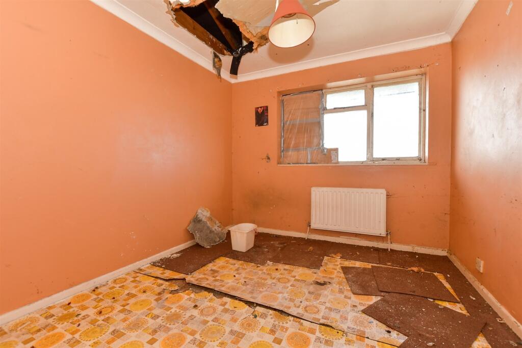 3 bed End of Terrace