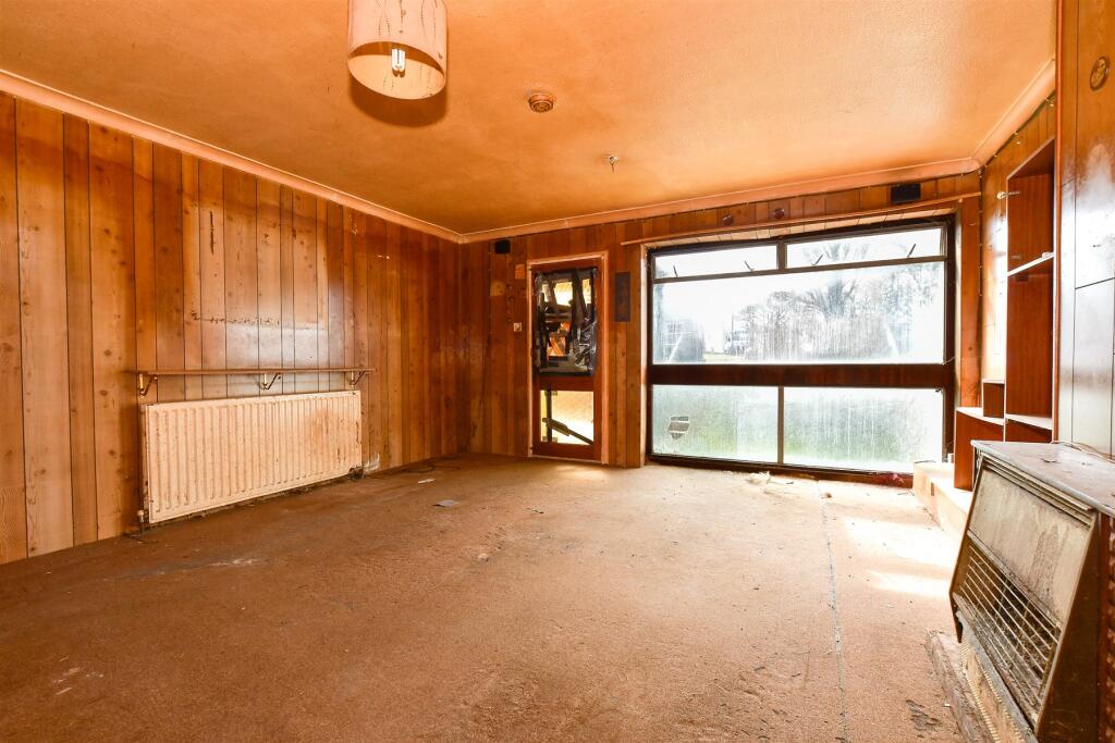 3 bed End of Terrace