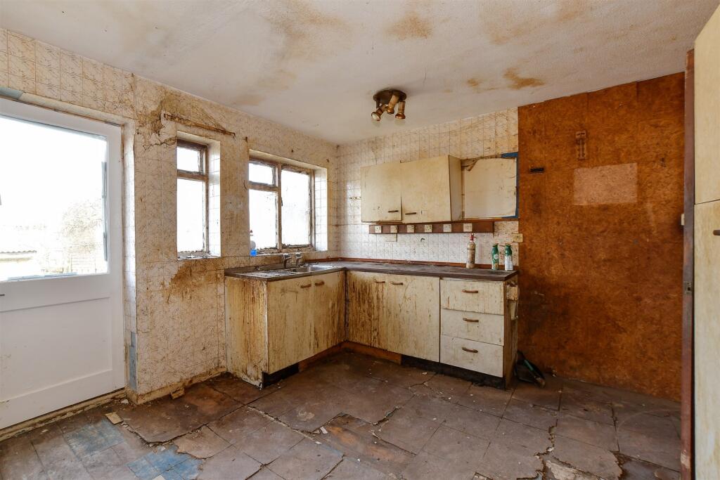 3 bed End of Terrace