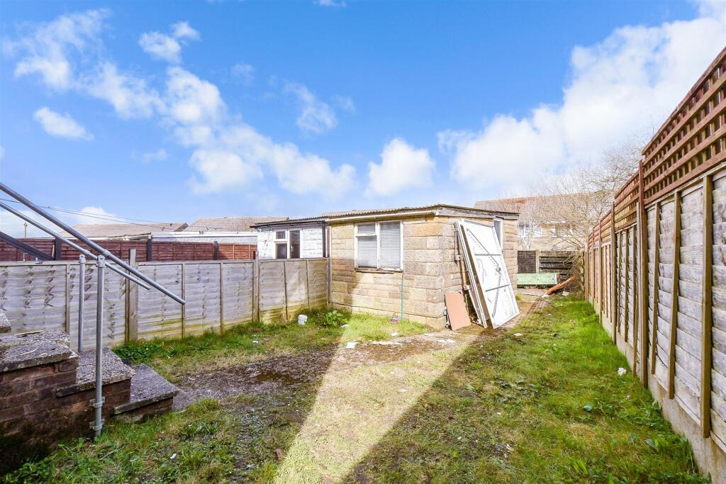 3 bed End of Terrace