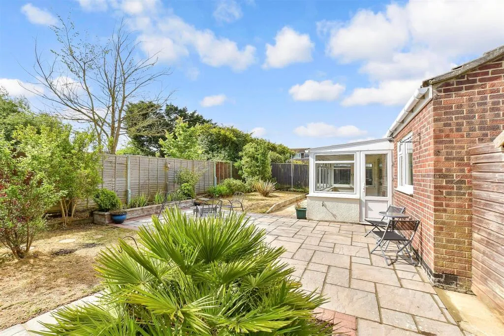 2 bed Detached Bungalow