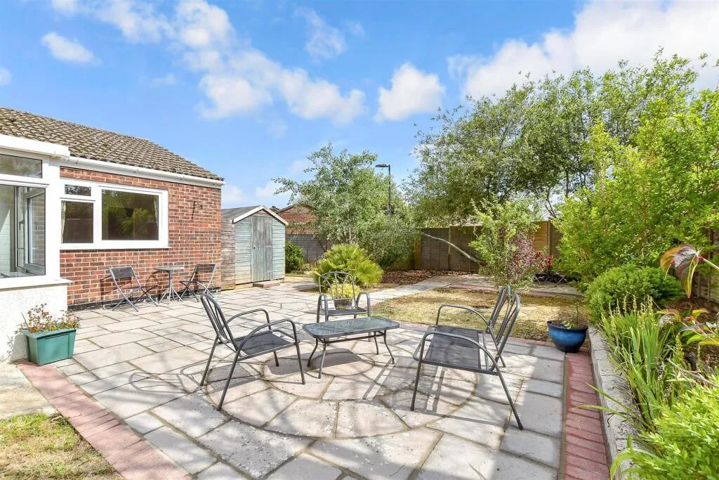 2 bed Detached Bungalow
