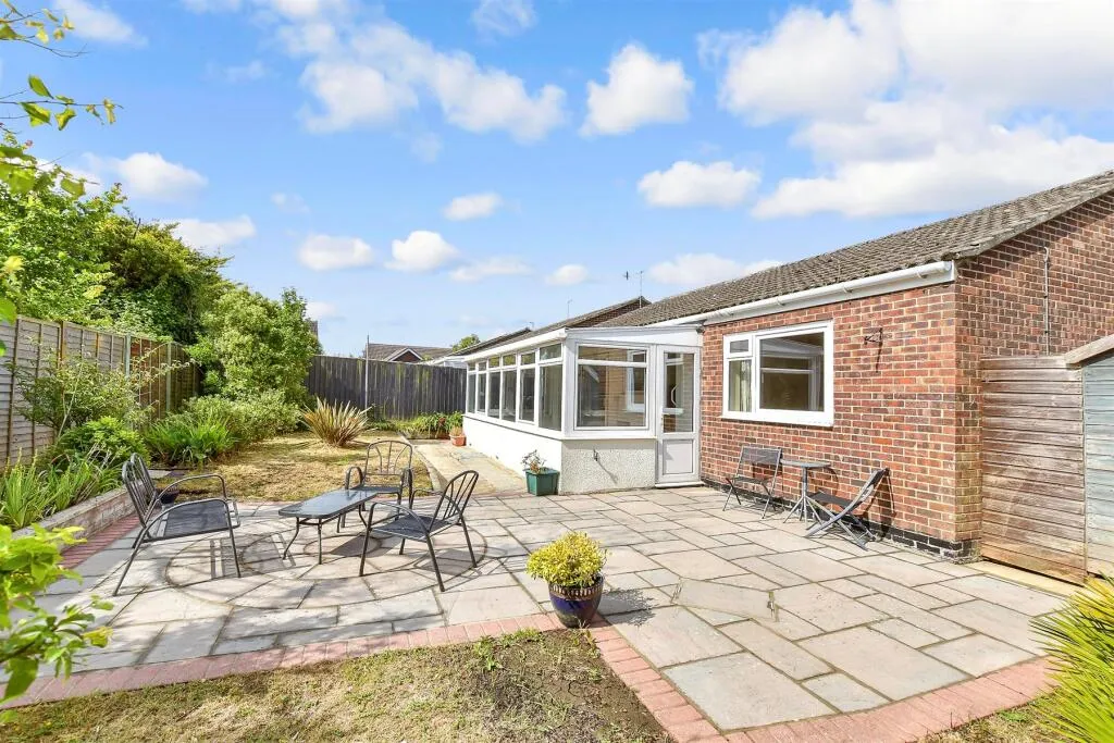2 bed Detached Bungalow
