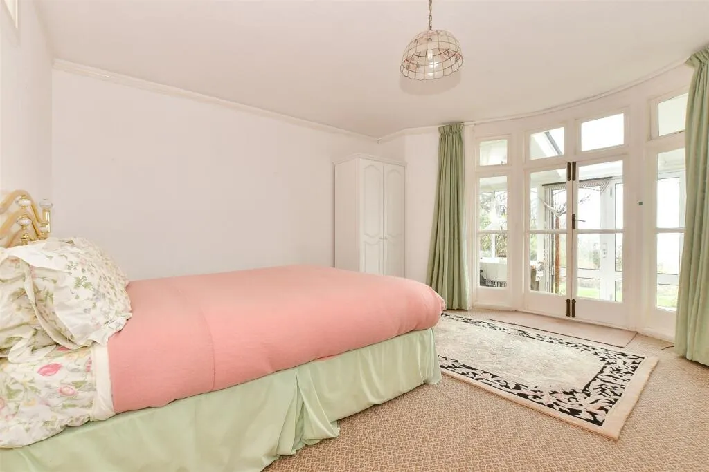 5 bed Character Property