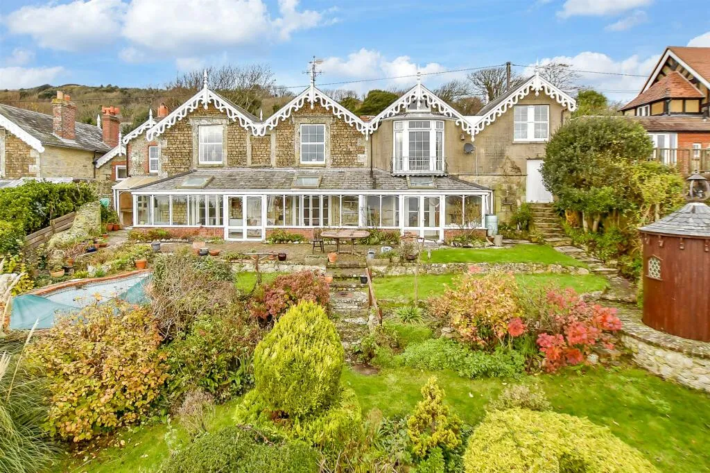 5 bed Character Property