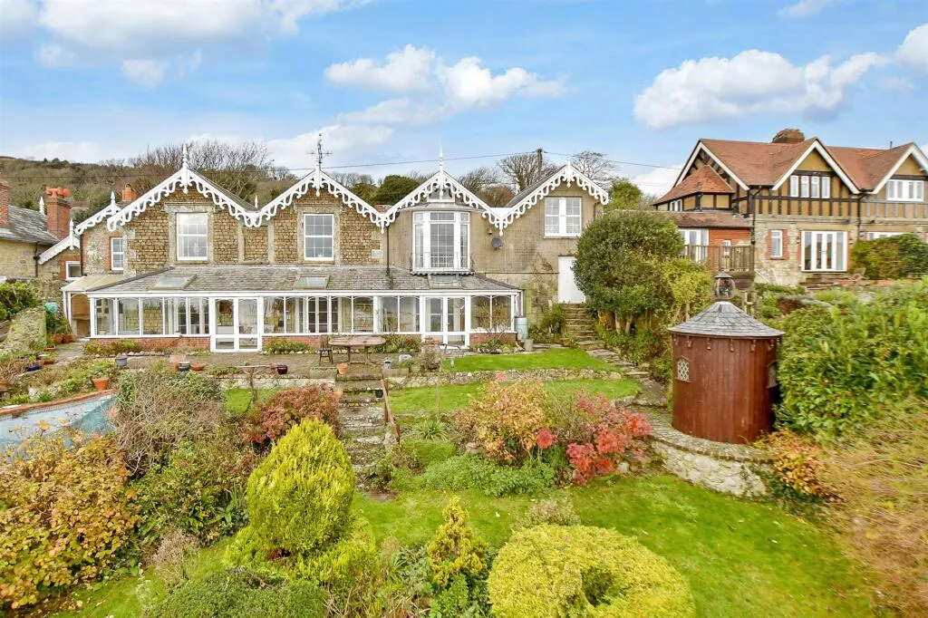 5 bed Character Property