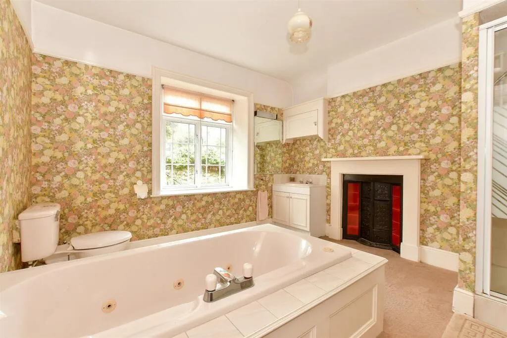 5 bed Character Property
